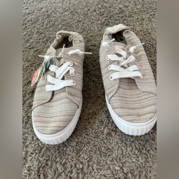 Tommy Bahama Shoes - TOMMY BAHAMA Womens Sneakers Slipon Memory Foam Striped Beige/White Size 9.5